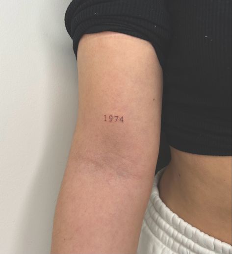 Small Tattoos Year, Year Tattoo Number Dainty, Date Tattoo Minimalist, Fineline Date Tattoo, Dainty Number Tattoo Fonts, Year Fine Line Tattoo, Year Font Tattoo, Dainty Birthday Tattoo, Year Arm Tattoo