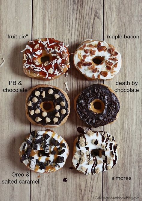 Great ideas for a Donut Bar with Toppings from Chris Nease of CelebrationsAtHomeBlog.com Fancy Donut Toppings, Donut Ideas Creative, Doughnut Toppings Ideas, Donut Designs Ideas, Topping Donat, Donuts Design, Toppings Bar, Bar At Home, Chocolate Fudge Sauce