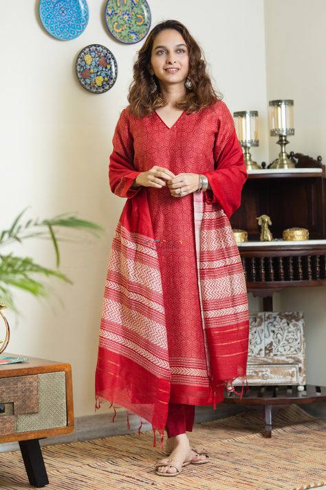 Tussar Silk Churidar Designs, Printed Silk Suits Designs Latest, Silk Kurti Set Designs Latest, Tussar Kurta Design, Tussar Silk Kurta Designs, Tussar Suit Design, Silk Suit Designs Indian Latest, Chanderi Silk Kurti Designs Latest, Silk Suits Designs Latest