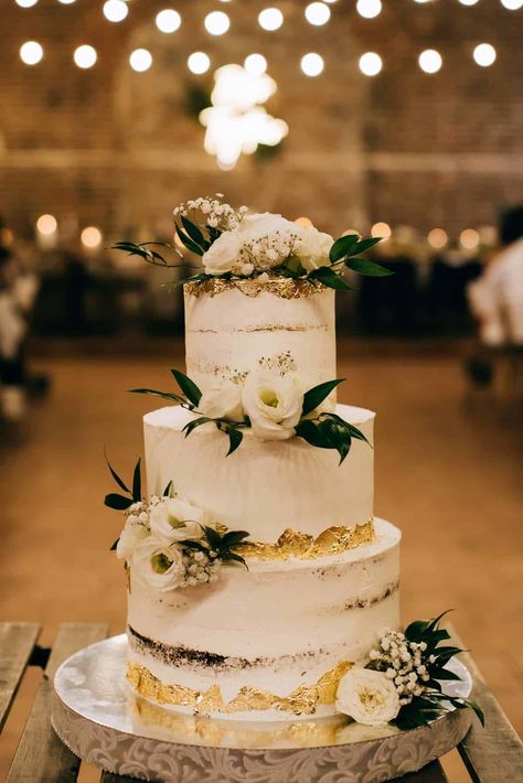 The Most Elegant & Simple Wedding Cake Designs Simple Wedding Cake Designs, 1 Tier Wedding Cakes, Wedding Cake Two Tier, Wedding Cake Designs Simple, Elegant Simple Wedding, Best Wedding Cakes, Wedding Cakes Ideas, Garden Wedding Cake, Wedding Cakes Elegant