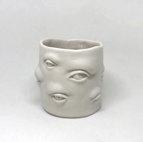 #eyes #ceramicpot #pots #planter #ceramics #ceramique #ceramicdesignideas #ceramicswithhomedecor #ceramicpottery #pottery #design #designer #decor #decoration #homedecoration #homewares Face Ceramic Mug, Pottery Ideas Pinch Pot, Eye Mug Pottery, Eye Ceramic Sculpture, Ceramic Eyes Sculpture, Pinch Clay Ideas, Trippy Ceramics, Cute Pinch Pot Ideas, Clay Pinch Pot Ideas