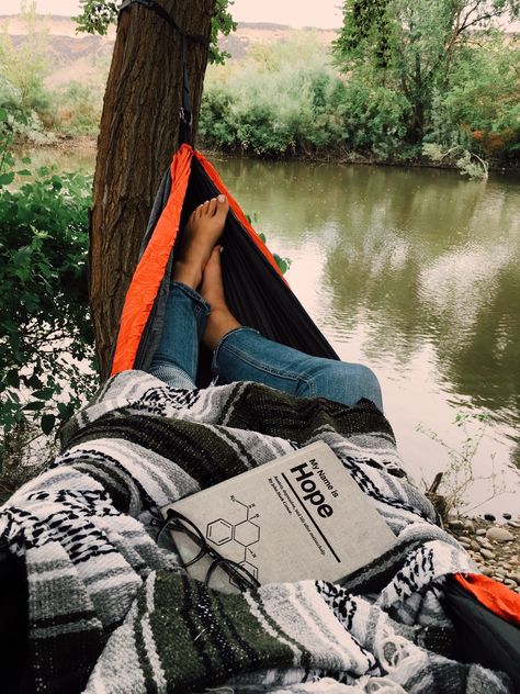 Camping Aesthetic, Camping Photography, Granola Girl, Hammock Camping, Destination Voyage, Minivan, Camping Essentials, Camping Life, A Blanket