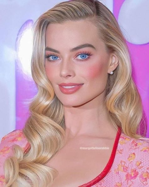 Margot Robbie / Barbie Margot Robbie Photoshoot, Margot Robbie Makeup, Highschool Dream, Margrot Robbie, Margot Robbie Hair, Art Inspiration Creative, Margot Robbie Photos, Creative Tattoo Ideas, Margot Robbie Style