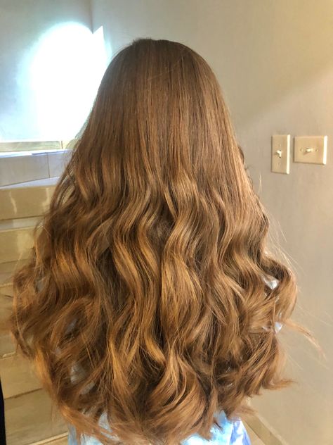 Butterscotch Hair, Brownish Hair, Bronze Hair Color, Light Golden Brown Hair, Golden Hair Color, Brown Wavy Hair, Honey Hair Color, Golden Brown Hair, Wavy Hairstyle