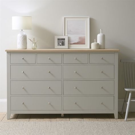 Small Chester Drawers, Chester Design Ideas, Drawer Chester Designs, Drawer Ideas Bedroom, Bedroom Chest Of Drawers Decor, Chester Drawers Bedrooms, Drawer Design Bedroom, Small Drawers Storage, Bedroom Chest Of Drawers Styling