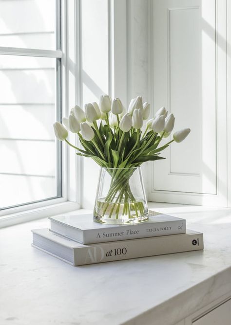 Tulips Arrangement, Faux Flower Arrangements, Vase Arrangements, White Tulips, Artificial Flower Arrangements, Spring Home Decor, Spring Home, Fake Flowers, My New Room