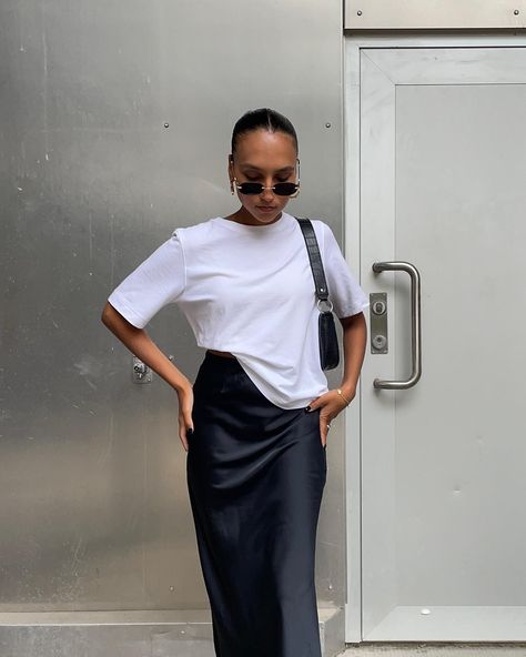 Ingrid Fagerli Edvinsen (@ingridedvinsen) • Instagram photos and videos High Waist Skirts, Minimalist Dress, High Waist Long Skirt, Look Casual Chic, Nature Dress, Trumpet Skirt, Skirts Women, Langer Rock, Elegant Skirt