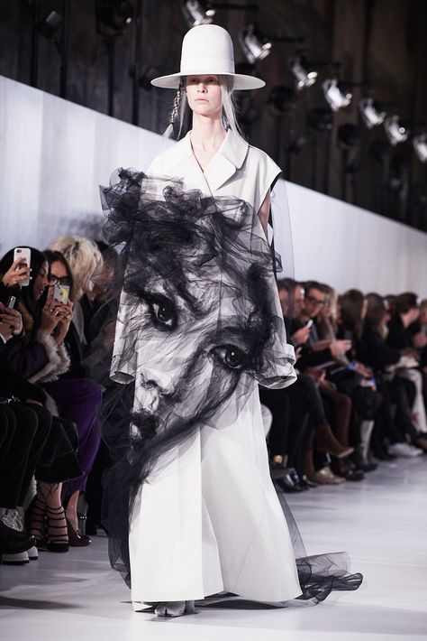 John Galliano's Maison Margiela Couture Show Gave Fashion People Life Photos | W Magazine Benjamin Shine, Abstract Fashion, Weird Fashion, Fashion People, John Galliano, Spring Summer 2017, Photo Instagram, Couture Collection, Mode Style