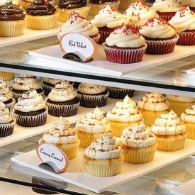 Keep Calm and Cupcake On: Customer Service Lessons From a Cupcake Shop #ForbesWoman Beautiful Bakeries, Bakery Startup, Business Techniques, Bakery Concept, Strawberry Bliss, Cupcake Bar, Boutique Patisserie, Dream Bakery, Cake Stall