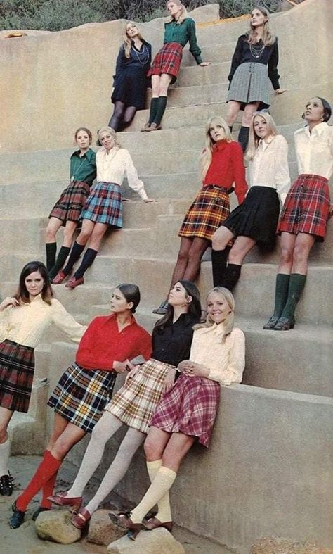 1966 plaid skirts Vintage Fashion 1970, 1960s Fashion Women, 60s Outfits, 70s Mode, 60s Skirt, Fashion 60s, Looks Hip Hop, 1960s Fashion, Moda Vintage