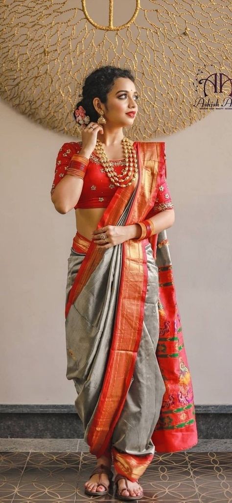 Peshwai Saree Look, Nauvari From Saree, Maharashtrian Style Saree, Traditional Nauvari Saree Look, Nawari Saree Pose, Maharashtrian Saree Photoshoot Poses, Navvari Sadi Look Bride, Saree Poses For Bride, Pose On Navari Saree