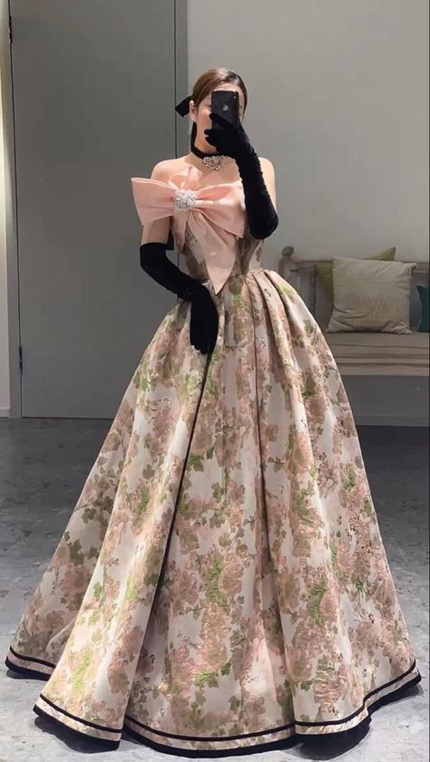 Gowns Dresses Elegant, Pakaian Feminin, Old Fashion Dresses, Pretty Prom Dresses, Fairytale Dress, Fame Dr, Modest Fashion Outfits, Glam Dresses, 여자 패션