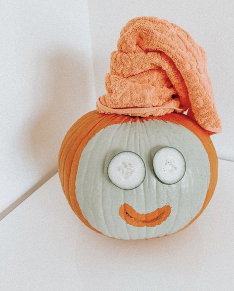 Spa Pumpkin Painting, Spa Pumpkin, Creative Pumpkin Decorating, Skin Care Pictures, Skin Care Business, Instagram Feed Layout, Creative Pumpkins, Painted Pumpkins, Pumpkin Decorating