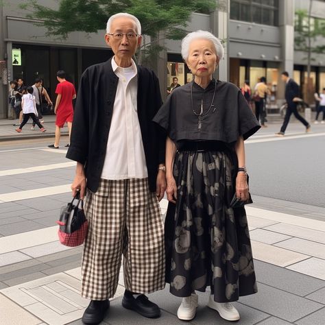 Japanese Fashion Style Outfits, Street Fashion Tokyo, Rei Kawakubo Fashion, Japanese Genderless Fashion, Japanese Fashion Design, Tokyo Street Style 2024, Mode Fashion Japan, Tokyo Street Style 2023, Japanese Fashion 2024