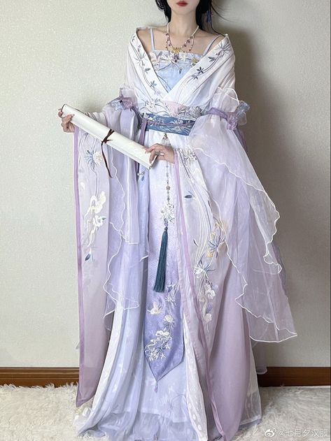 Fancy Kimono Outfit, Japanese Traditional Clothing Aesthetic, Fancy Kimono Traditional, Japanese Dresses Traditional, Japanese Princess Kimono, Japanese Fantasy Clothes, Japanese Kimono Aesthetic, Japanese Outfits Traditional, Japanese Dress Traditional