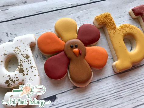 Simple Thanksgiving Sugar Cookies, Royal Icing Thanksgiving Cookies Ideas, Cookie Thanksgiving, Decorated Cookie Sets, Turkey Royal Icing Cookies, Thanksgiving Iced Sugar Cookies, Easy Thanksgiving Cookies Decorated, Turkey Cookie Platter, Turkey Decorated Cookies