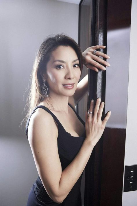 Michelle Yeoh Asian Actresses, Mind Blowing Images, Michelle Lee, Michelle Yeoh, Mtv Movie Awards, Body Picture, Action Film, Asian Actors, Image Gallery