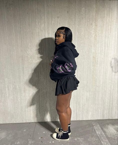 Black Hoodie And Skirt Outfit, Pleated Skirt Hoodie Outfit, Hoodie Mini Skirt Outfit, Hoodie Dress Outfit Black Women, Hoodie Skirt Outfits Black Women, Hoodie And Skirt Outfits Black Women, Hoodie Skirt Outfits, Skirt Outfits Black Women, Cute Highschool Outfits