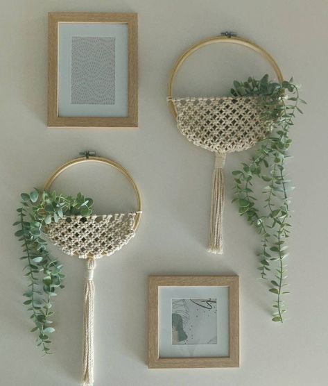 Planters made from old barn wood for a rustic charm. Embroidery Hoop Decor, Wall Hanging Decorations, Simpul Makrame, Art Macramé, Macrame Hoop, Hanging Plant Wall, Plants Wall, Macrame Wall Hanging Diy, Old Barn Wood