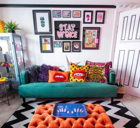 Maximalist Living Room, Casa Retro, Colourful Living Room Decor, Colourful Living Room, Maximalist Decor, One Bedroom Apartment, Ideas Living Room, Design Living Room, Living Room Inspo