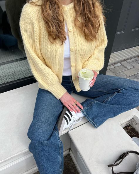 This yellow cardigan all spring long 💛 How To Style A Yellow Cardigan, Yellow Cardigan Aesthetic, Light Yellow Cardigan Outfit, Pastel Cardigan Outfit, Yellow Casual Outfit, Colorful Cardigan Outfit, Jeans And Cardigan Outfit, Cute Yellow Aesthetic, Cardigan Outfit Women