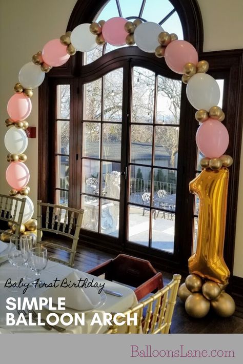 1st Birthday Balloon Arch, Simple Balloon Arch, First Birthday Simple, White And Gold Balloons, Birthday Balloon Arch, Link Balloons, Balloon Arch Diy, Party Balloons Diy, Deco Ballon