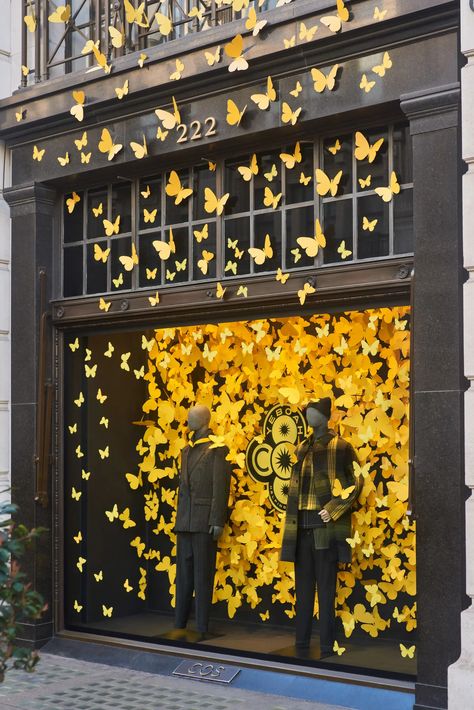 COS x Yeboah windows at Regent Street, London, 2023. Autumn Showcase Store, Bookstore Organization, November Window Display, Fall Retail Window Displays, Thanksgiving Window Display, Window Shop Design, Window Display Fall, Autumn Window Display Retail, Vitrine Halloween