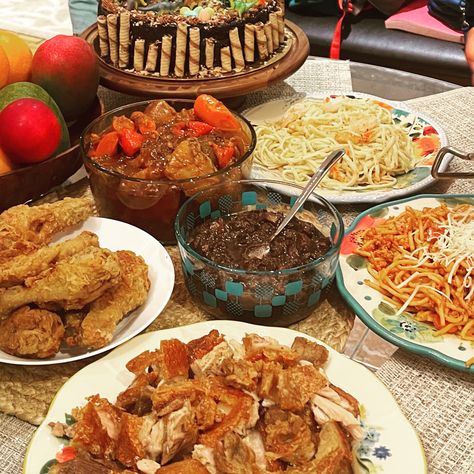 Traditional Filipino food Filipino Birthday Food, Traditional Filipino Food, Filipino Birthday, Food Filipino, Birthday Menu, Filipino Food, Birthday Food, Filipino Recipes, Food Cravings