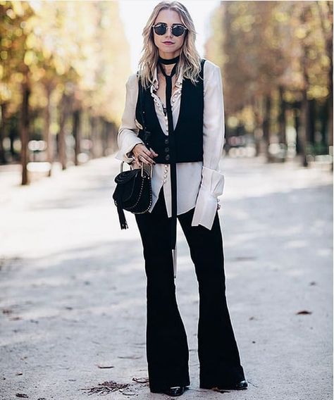 Go Full '70s Just Because You Can Waistcoat Woman, Fashion Week Outfit, Outfits 2016, Fashion Week 2016, Paris Mode, Popsugar Fashion, Fashion Blogger Style, Street Style Trends, Vest Outfits