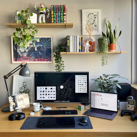 Graphic Design Workspace, Twitter Drawing, Cozy Desk, Study Desk Decor, Cozy Home Office, Desk Inspiration, Office Room Decor, Study Room Decor, Workspace Inspiration