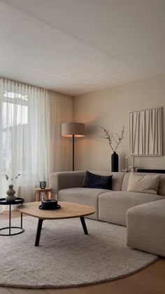 Classy Decor, New Interior Design, Beige Sofa, Inspire Me Home Decor, Minimalist Interior Design, Living Room Makeover, Living Room Inspo, Minimalist Interior, Minimalist Living Room