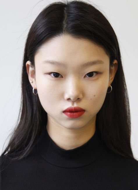 Age: 19 From: Daegu, Korea Agency: Society Follow her: @mulan_bae Fun Fact: She's obsessed with Dior lippies. See here for proof. Face Drawing Reference, Face Reference, Face Photography, Model Face, Aesthetic People, Human Poses, Interesting Faces, Face Drawing, Pretty Face