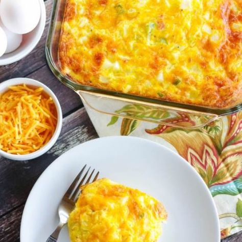 Egg Bake With Hashbrowns, Overnight Egg Casserole, Hash Brown Egg Casserole, Egg And Cheese Casserole, Easy Egg Casserole, Egg Bake Casserole, Brown Egg, Breakfast Egg Casserole, Baked Eggs Recipe