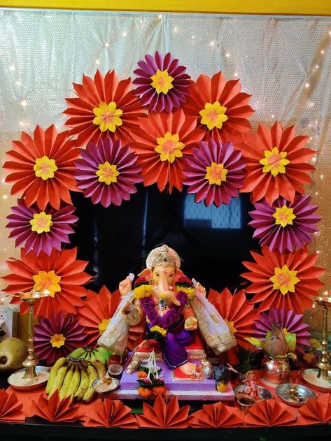 Ganpati At Home, Flower Decoration For Ganpati, Eco Friendly Ganpati Decoration, Ganesh Decoration, Ganpati Decoration Theme, Ganesh Chaturthi Decoration, Paper Decorations Diy, Ganpati Decoration At Home, Diy Floral Decor