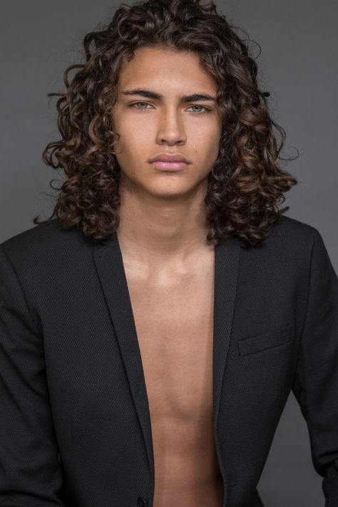 Florian Leveau, Male Long Curly Hair, Curly Long Hair Men, Super Curly Hairstyles, Curly Men, Long Haired Men, Male Hairstyles, People References, Men's Haircuts