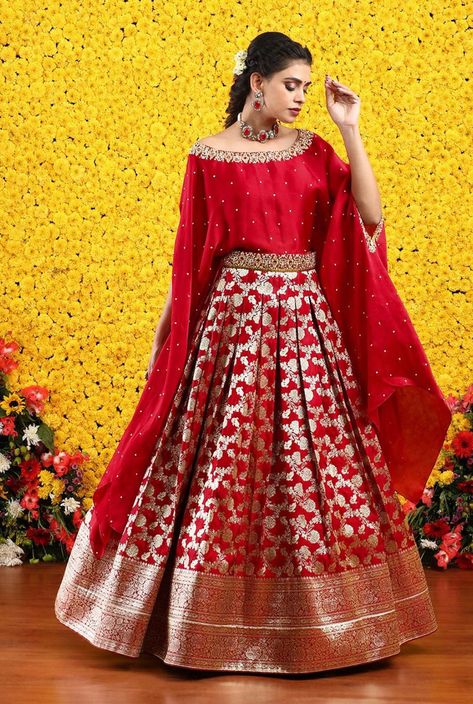 Lengha With Long Blouse, Silk Ghagra Designs, Latest Lehenga Design 2024, Ghagra Designs, Banarsi Dress, Long Lehenga, Benaras Sarees, Unique Dress Design, Classic Linen Dress