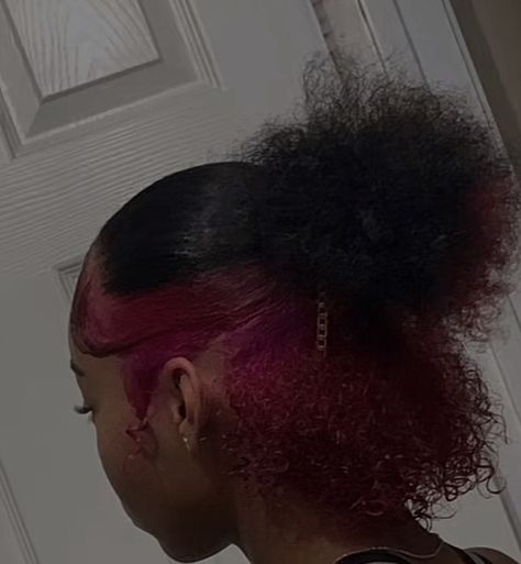 Burgundy Skunk Stripe Natural Hair, Half Red Hair Underneath, Skunk Stripe On Short 4c Hair, Half Burgundy Half Black Hair, Dyed Coily Hair, 4c Red Hair, Colored Skunk Stripe Hair, Burgundy Skunk Stripe, Burgundy Peekaboo Hair