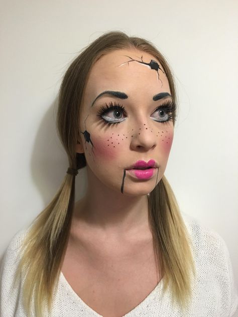 Windup Doll Costume Makeup, Broken Doll Makeup Easy, Halloween Scary Doll Makeup, Simple Doll Makeup Halloween, Deadly Doll Makeup, Rag Doll Halloween Costumes, Easy Creepy Doll Makeup, Scary Doll Make Up, Doll Face Makeup Halloween