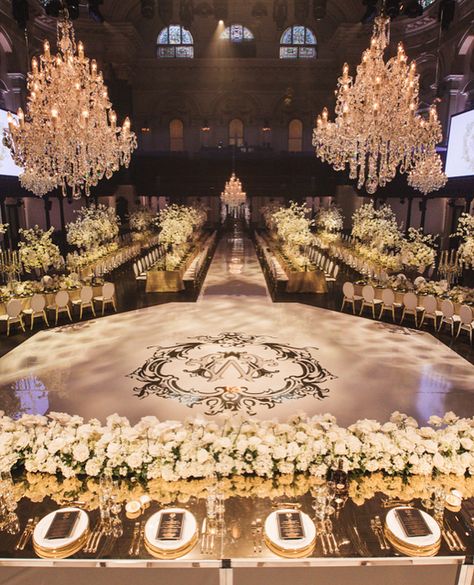 Perfête ®️ on Instagram: “Lord have mercy! This wedding decor is beyond fabulous. Talk about incredibly #aisleperfect. Repost from @dianekhouryweddingsandevents -…” Royalty Wedding Theme, Lord Have Mercy, Lebanese Wedding, Dream Wedding Reception, Wedding Venues Indoor, Dream Wedding Decorations, Extravagant Wedding, Luxury Wedding Decor, Arab Wedding