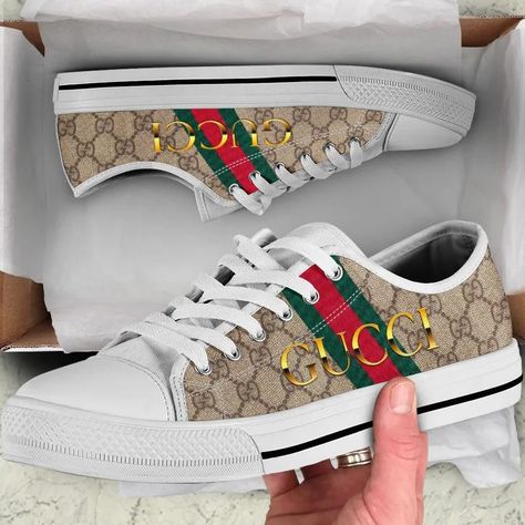 Low Top Canvas Shoes Gucci Stripe, Brand Gifts, Gucci Shoes Sneakers, Shoe Crafts, Gucci Sneakers, Black Bottom, Shoes Luxury, Gianni Versace, Sneaker Brands