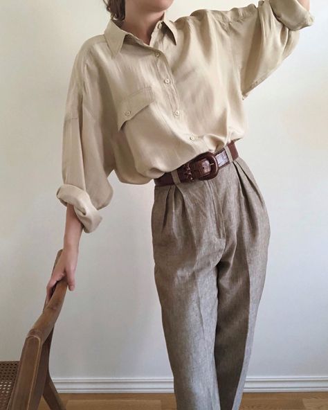 Freja Aura on Instagram: “For the love of vintage 💛  Silk shirt @maradvintage (gifted)” Favorite Aesthetic, Dark Academia Fashion Pants, Winter Mode Outfits, Dark Academia Outfit, Ropa Aesthetic, Dark Academia Fashion, Academia Fashion, Stil Inspiration, Ținută Casual