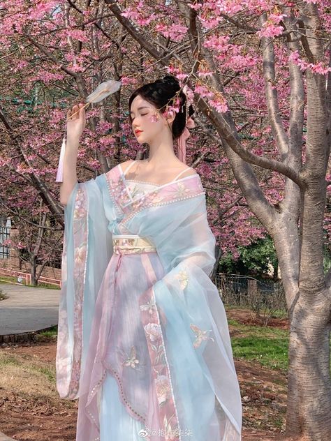 Korean Old Fashion Traditional Clothes, Japanese Wedding Dress Traditional, Wedding Dress Japanese, Japanese Dress Traditional, Male Model Fashion, Traditional Japanese Wedding, Street Style Art, 90s High Fashion, Japanese Wedding Dress