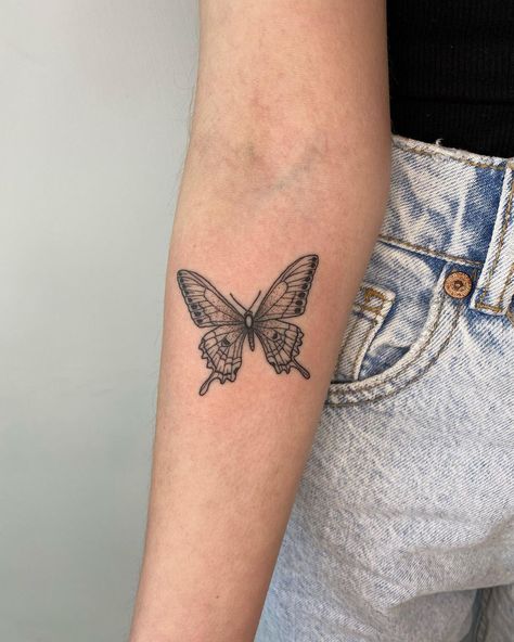 Ula on Instagram: “Small butterfly from my old flash for lovely Leigh today 💫 Thanks for your trust and being so brave! #butterfly #butterflytattoo…” Paramore Tattoo, Wife Tattoo, Medusa Tattoo Design, Red Ink Tattoos, Medusa Tattoo, Band Tattoo, Subtle Tattoos, Tattoo Flash Art, Eye Tattoo