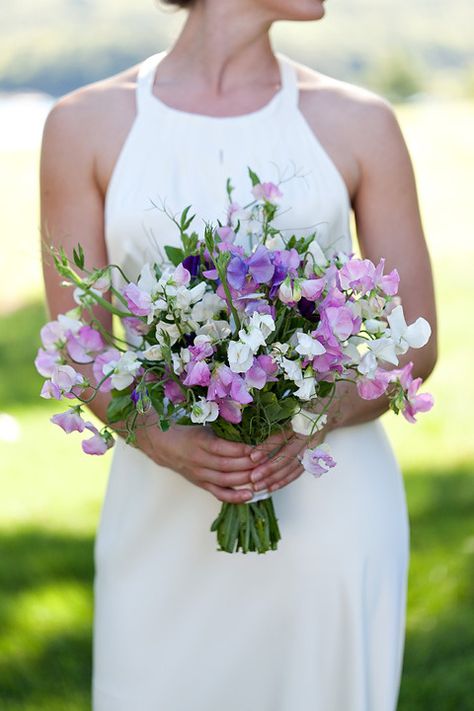 Perfectly imperfect florals Photography By / http://katecrabtreephotography.com,Floral Design By / http://sweetpeagardens.com Sweet Pea Bouquet, Wedding Flowers Wildflowers, Sweet Pea Flowers, Wedding Bouquets Pink, Massachusetts Wedding, Spring Wedding Flowers, Organic Wedding, Maine Wedding, White Bouquet