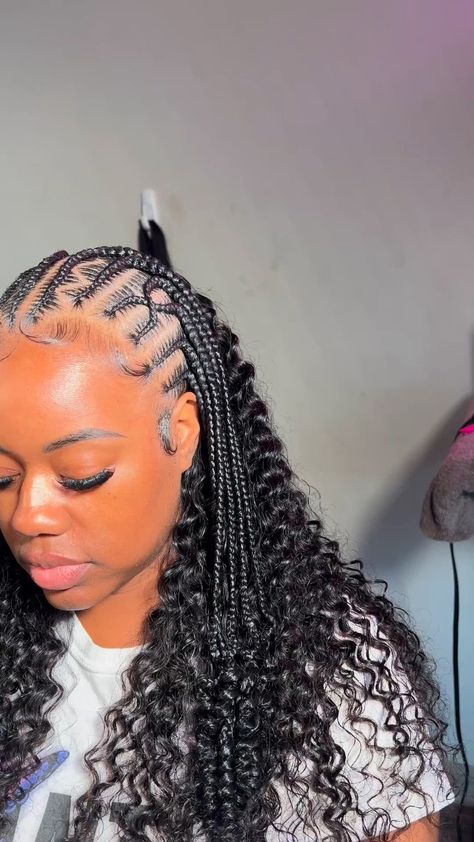 Braids Graduation Cap Hairstyles, Fulani Braids Hairstyles Tutorial, Natural Hair Fulani Styles, Fulani Braids Ombre, Fulani Hairstyles For Black Women, Fulani Braids With Sew In Short, Fulani Braids With Curly Sew In, Fulani Braids With Sew In Blonde, Fulani With Weave In The Back