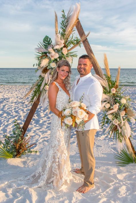 Beach Wedding Ceremony Arch, Romantic Sunset Beach, Outdoor Beach Wedding, Vow Renewal Dress, Wedding Vow Renewal Ceremony, Beach Wedding Groom, Beach Wedding Arch, Miami Beach Wedding, Romantic Marriage