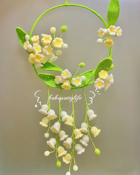 IG：bobopollylife Crochet Lily Of The Valley, Wreath Crochet, Crochet Lily, Lily Of The Valley Flowers, Beaded Necklace Diy, Hanging Flower Wall, Necklace Diy, Diy Bouquet, Lily Of The Valley