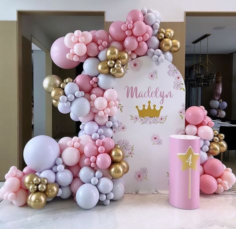 Princess Birthday Party Decorations Diy, Balloon Decorations Without Helium, Baby Birthday Backdrop, Kids Birthday Party Planner, Cupcake Rosa, Princess Backdrops, Balloon Walls, Princess First Birthday, Backdrop For Birthday Party