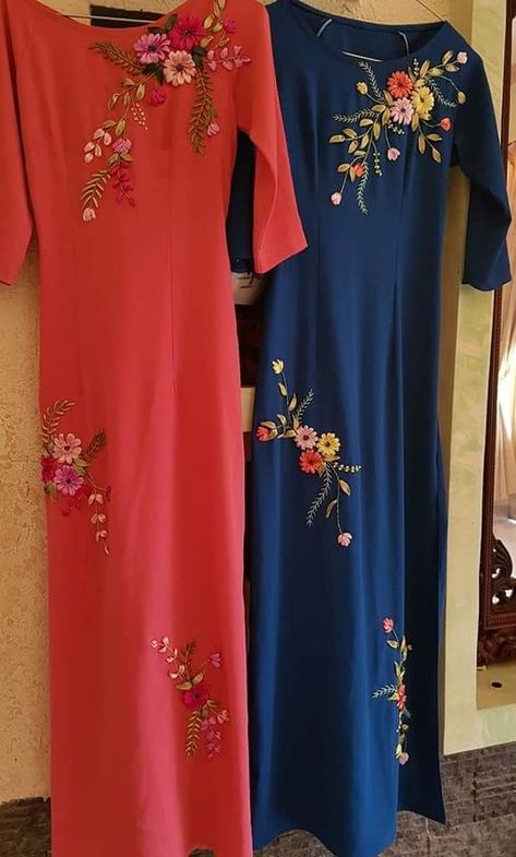 Ribbon Work Designs, Sulam Pita, Design Kurti, Hand Embroidery Dress, Embroidery On Kurtis, Long Kurti Designs, Embroidery Top, Ribbon Work, Embroidered Clothes