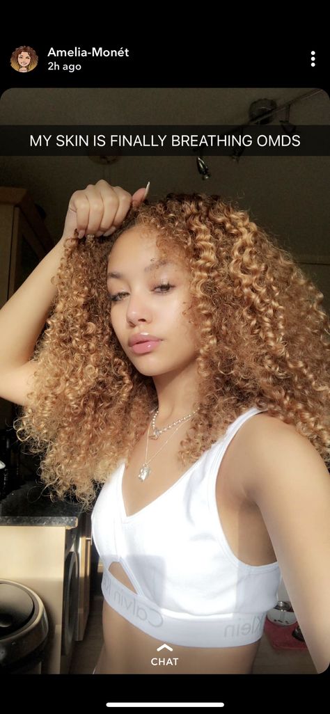 Hair For Light Skin, Girl With Curly Blonde Hair, Light Blonde Curly Hair, Blonde Curly Hair Black Women, Curly Hair Black Women, Amelia Monet, Light Skin Girl, Ginger Blonde, Blonde Natural Hair